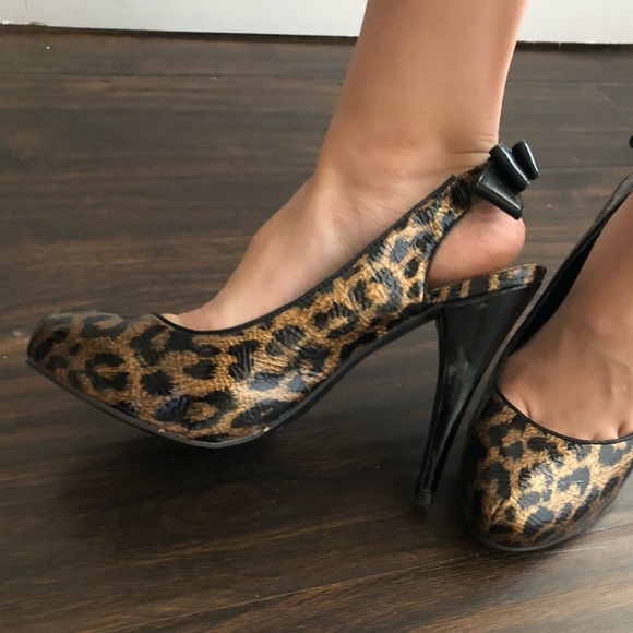 Steve Madden Shoes - Steve Madden leopard heels